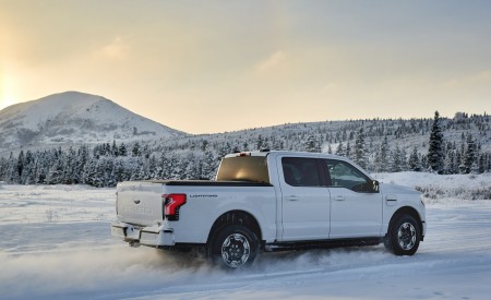 2022 Ford F-150 Lightning Testing in Alaska Rear Three-Quarter Wallpapers 450x275 (5)
