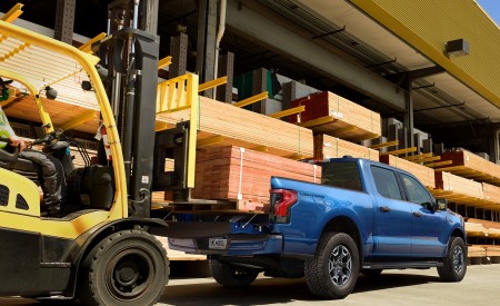 2022 Ford F-150 Lightning XLT Rear Three-Quarter Wallpapers 450x275 (22)