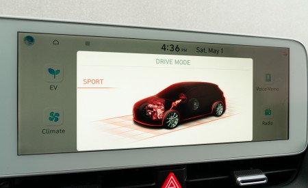 2022 Hyundai Ioniq 5 Central Console Wallpapers 450x275 (213)