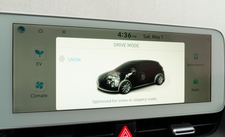 2022 Hyundai Ioniq 5 Central Console Wallpapers 450x275 (212)
