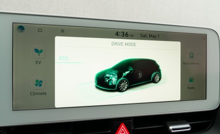2022 Hyundai Ioniq 5 Central Console Wallpapers  450x275 (211)