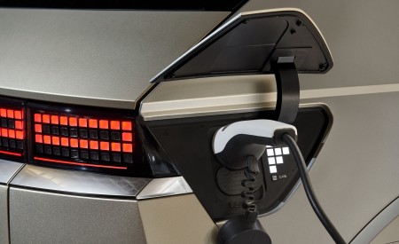 2022 Hyundai Ioniq 5 Charging Wallpapers 450x275 (34)