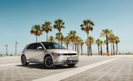 2022 Hyundai Ioniq 5 Front Three-Quarter Wallpapers 450x275 (16)
