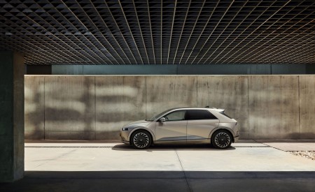 2022 Hyundai Ioniq 5 Side Wallpapers 450x275 (32)