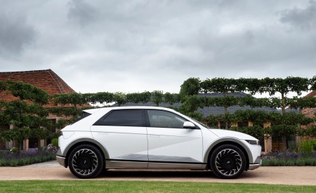 2022 Hyundai Ioniq 5 Side Wallpapers 450x275 (26)