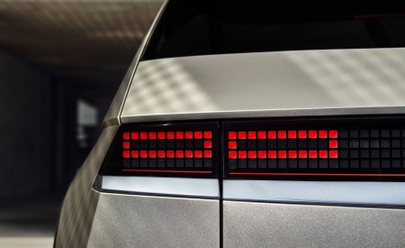2022 Hyundai Ioniq 5 Tail Light Wallpapers 450x275 (36)