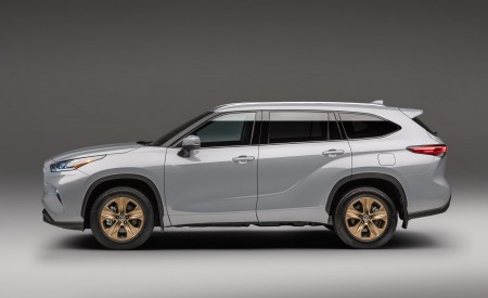 2022 Toyota Highlander Bronze Edition Side Wallpapers 450x275 (4)