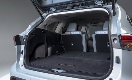 2022 Toyota Highlander Bronze Edition Trunk Wallpapers 450x275 (24)