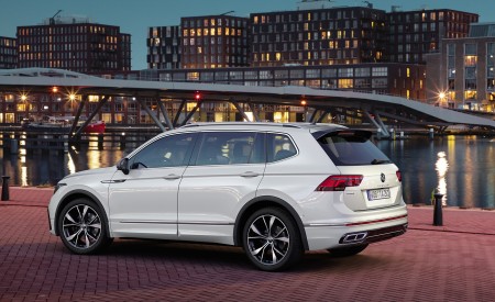 2022 Volkswagen Tiguan Allspace Rear Three-Quarter Wallpapers 450x275 (9)