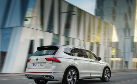 2022 Volkswagen Tiguan Allspace Rear Three-Quarter Wallpapers 450x275 (6)