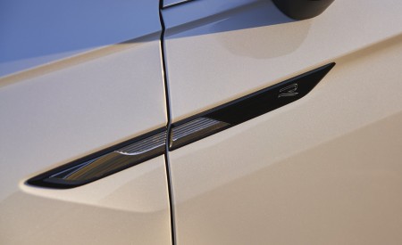 2022 Volkswagen Tiguan SEL R-Line (Color: Oryx White) Detail Wallpapers 450x275 (17)