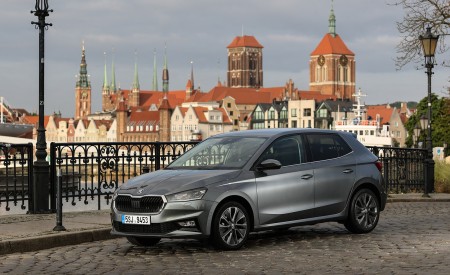 2022 Škoda Fabia Front Three-Quarter Wallpapers 450x275 (115)