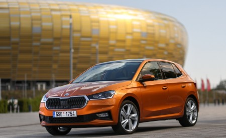 2022 Škoda Fabia Front Three-Quarter Wallpapers 450x275 (23)
