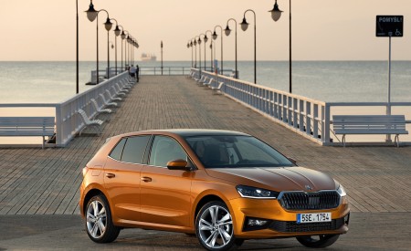 2022 Škoda Fabia Front Three-Quarter Wallpapers 450x275 (24)