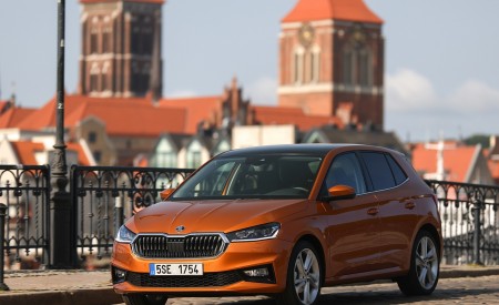 2022 Škoda Fabia Front Three-Quarter Wallpapers  450x275 (18)