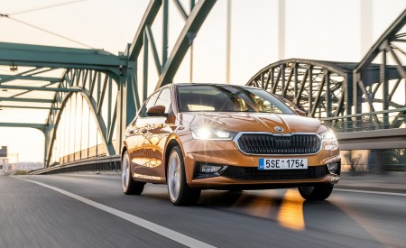 2022 Škoda Fabia Front Three-Quarter Wallpapers 450x275 (4)