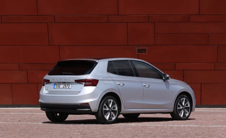 2022 Škoda Fabia Rear Three-Quarter Wallpapers  450x275 (91)