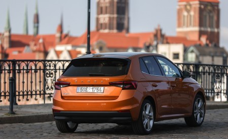 2022 Škoda Fabia Rear Three-Quarter Wallpapers 450x275 (21)