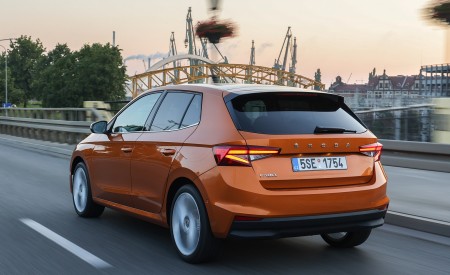 2022 Škoda Fabia Rear Three-Quarter Wallpapers 450x275 (14)