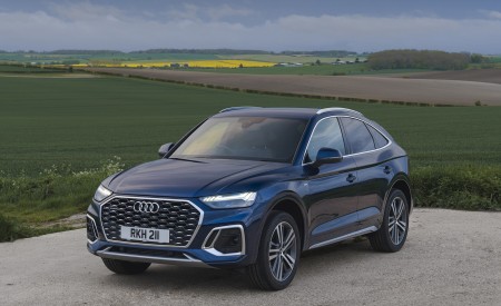 2021 Audi Q5 Sportback (UK-Spec) Front Three-Quarter Wallpapers 450x275 (37)