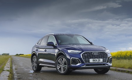 2021 Audi Q5 Sportback (UK-Spec) Front Three-Quarter Wallpapers 450x275 (30)