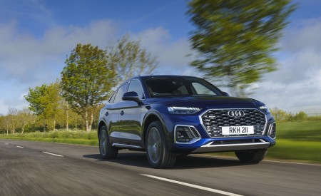 2021 Audi Q5 Sportback (UK-Spec) Front Three-Quarter Wallpapers 450x275 (29)