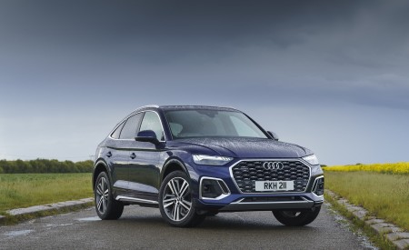 2021 Audi Q5 Sportback (UK-Spec) Front Three-Quarter Wallpapers 450x275 (31)