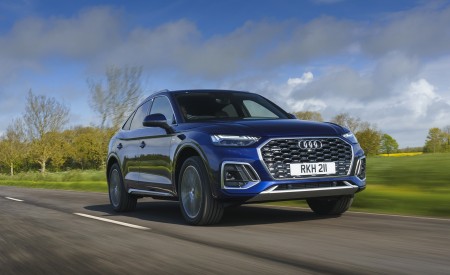 2021 Audi Q5 Sportback (UK-Spec) Front Three-Quarter Wallpapers 450x275 (28)