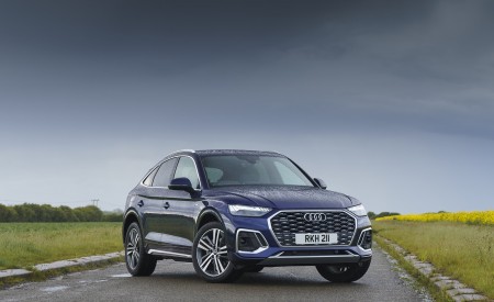 2021 Audi Q5 Sportback (UK-Spec) Front Three-Quarter Wallpapers 450x275 (32)