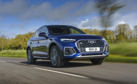 2021 Audi Q5 Sportback (UK-Spec) Front Three-Quarter Wallpapers 450x275 (27)