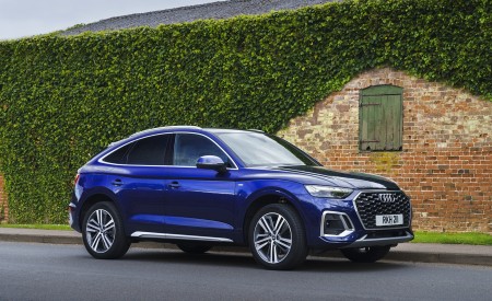 2021 Audi Q5 Sportback (UK-Spec) Front Three-Quarter Wallpapers 450x275 (49)