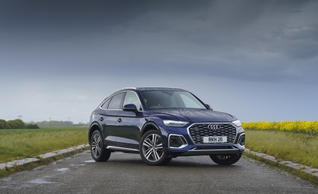 2021 Audi Q5 Sportback (UK-Spec) Front Three-Quarter Wallpapers 450x275 (33)