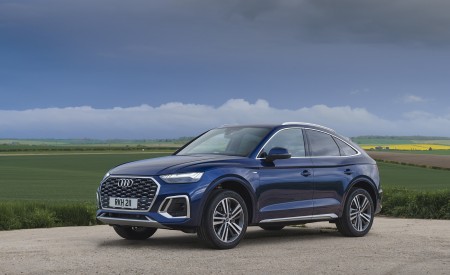 2021 Audi Q5 Sportback (UK-Spec) Front Three-Quarter Wallpapers 450x275 (39)