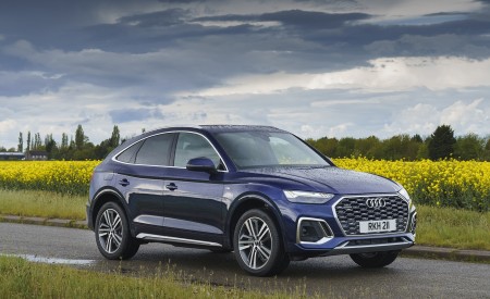 2021 Audi Q5 Sportback (UK-Spec) Front Three-Quarter Wallpapers 450x275 (34)