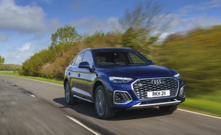 2021 Audi Q5 Sportback (UK-Spec) Front Three-Quarter Wallpapers 450x275 (26)