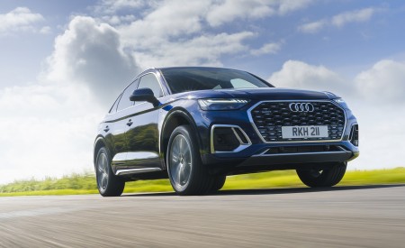 2021 Audi Q5 Sportback (UK-Spec) Front Three-Quarter Wallpapers 450x275 (2)