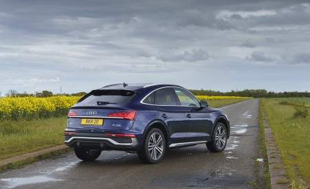 2021 Audi Q5 Sportback (UK-Spec) Rear Three-Quarter Wallpapers 450x275 (44)