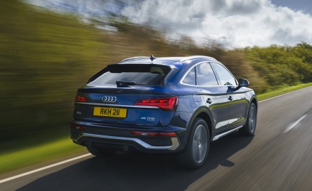 2021 Audi Q5 Sportback (UK-Spec) Rear Three-Quarter Wallpapers 450x275 (18)