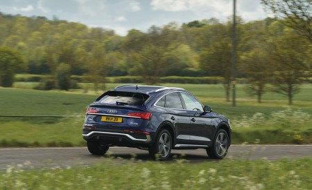 2021 Audi Q5 Sportback (UK-Spec) Rear Three-Quarter Wallpapers 450x275 (13)