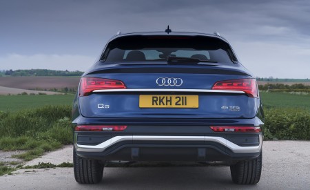 2021 Audi Q5 Sportback (UK-Spec) Rear Wallpapers 450x275 (46)