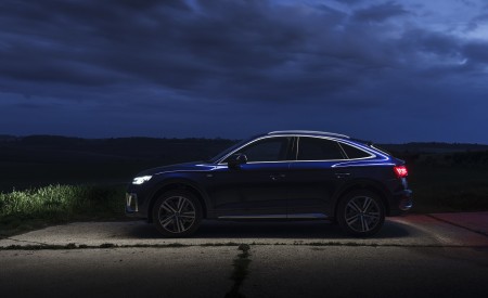 2021 Audi Q5 Sportback (UK-Spec) Side Wallpapers 450x275 (52)