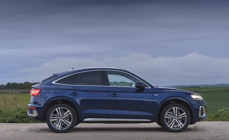 2021 Audi Q5 Sportback (UK-Spec) Side Wallpapers 450x275 (48)