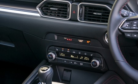 2021 Mazda CX-5 Kuro Edition Central Console Wallpapers 450x275 (71)