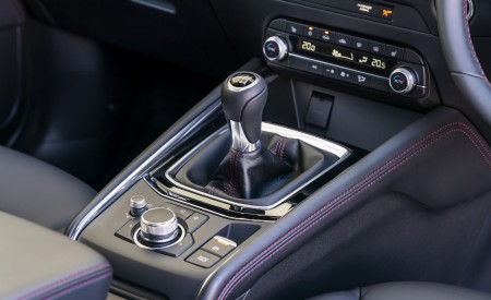 2021 Mazda CX-5 Kuro Edition Central Console Wallpapers 450x275 (72)