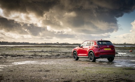 2021 Mazda CX-5 Kuro Edition Rear Three-Quarter Wallpapers 450x275 (49)