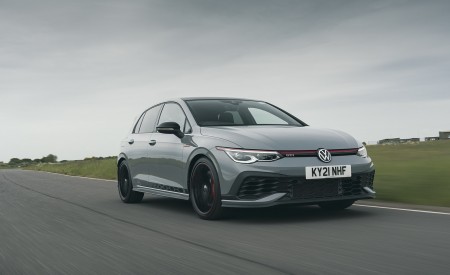 2021 Volkswagen Golf GTI Mk VIII Clubsport 45 (UK-Spec) Front Three-Quarter Wallpapers 450x275 (25)