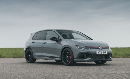 2021 Volkswagen Golf GTI Mk VIII Clubsport 45 (UK-Spec) Front Three-Quarter Wallpapers 450x275 (31)