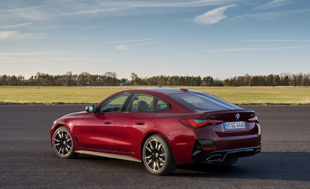 2022 BMW 4 Series M440i xDrive Gran Coupé Rear Three-Quarter Wallpapers 450x275 (126)