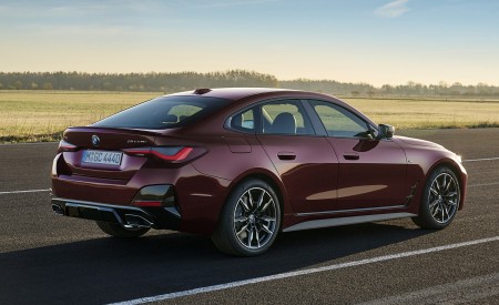 2022 BMW 4 Series M440i xDrive Gran Coupé Rear Three-Quarter Wallpapers 450x275 (127)