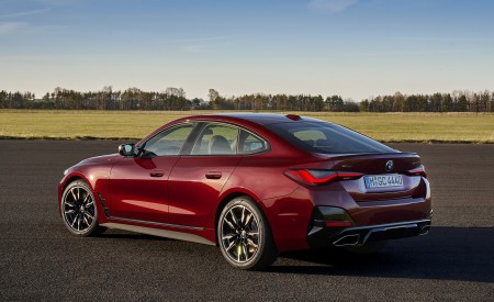2022 BMW 4 Series M440i xDrive Gran Coupé Rear Three-Quarter Wallpapers 450x275 (128)
